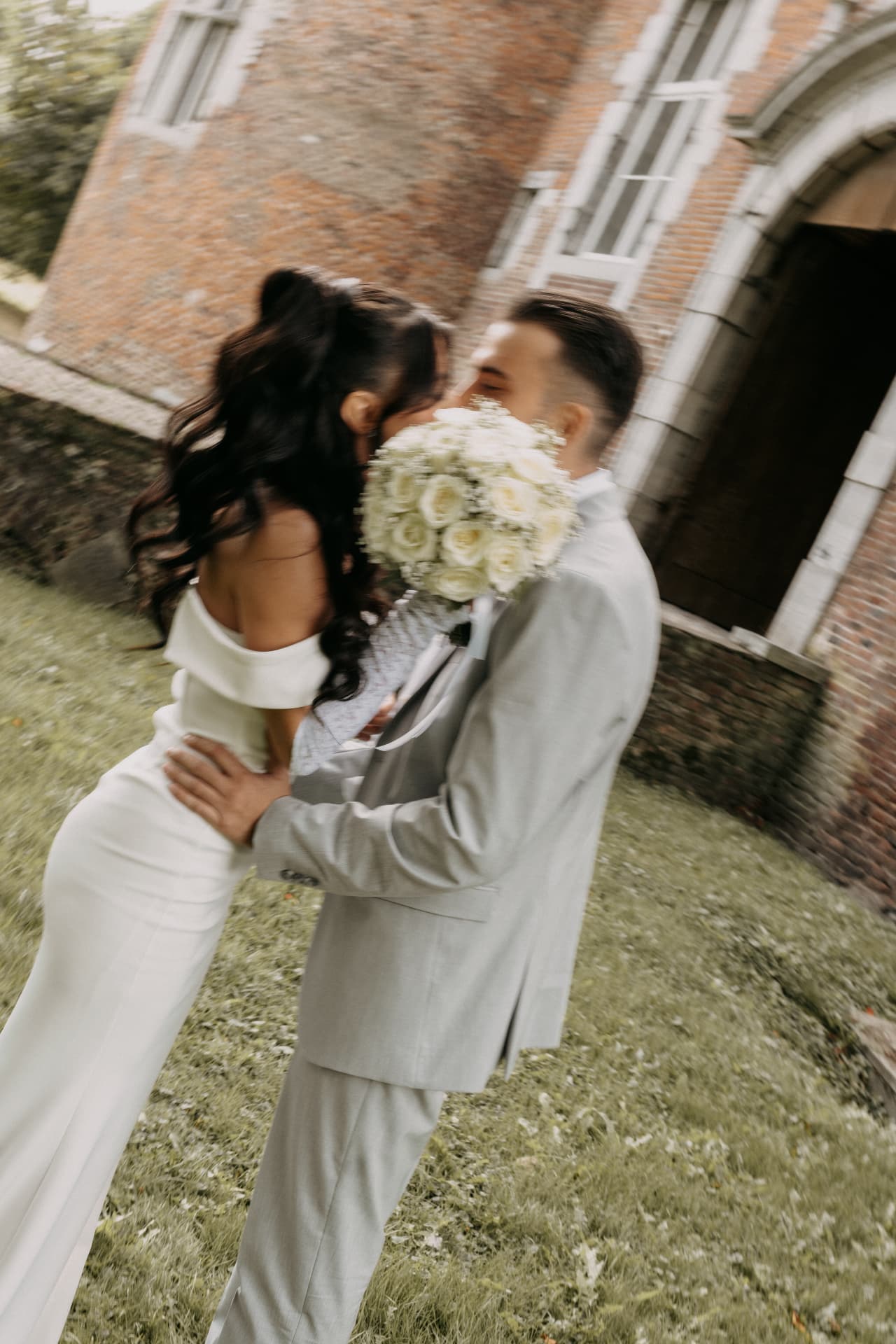 Baiser derrière le bouquet